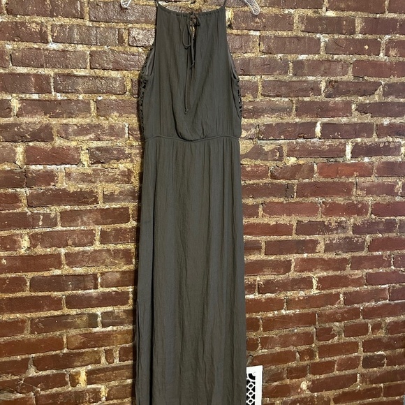 CLOTH & PEOPLE Olive Green Halter Eyelet Lace Bodice. Front Slit Crepe Maxi MED - Picture 3 of 13